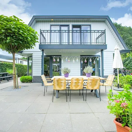 T Kaatsheuveltje 4 Hébergement de vacances *